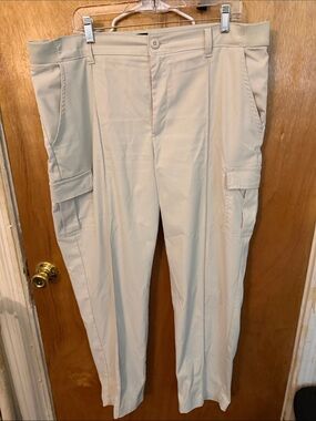 Lee Women's Straight-Leg Cargo Pants in Light Beige